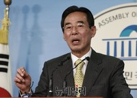 [포토] 기자회견 갖는 홍창선 더불어민주당 공천관리위원장