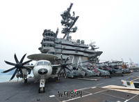 [포토] 부산에 모습 드러낸 '존 C. 스테니스' 항공모함