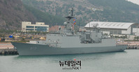 [포토] '존 스테니스' 항모와 정박중인 스톡데일함-정훈함