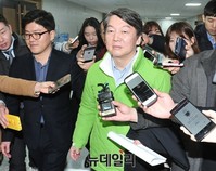 [포토] 회의장 떠나는 안철수 국민의당 공동대표