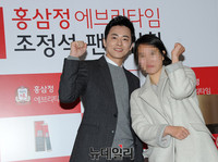 [포토] 명동서 팬들 만난 조정석