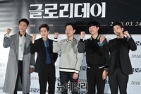[포토]  화이팅하는 영화 '글로리데이'의 주역들