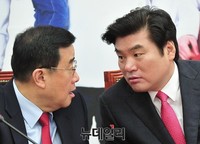 [포토] 대화 나누는 원유철-김정훈