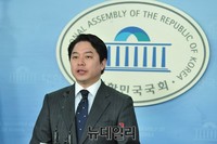 [포토] 탈당 기자회견 갖는 더불이민주당 정호준 의원