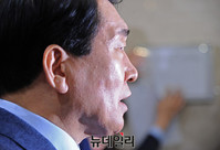 [포토] 與안상수 탈당, 무소속 출마 선언