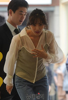 [포토] 팬사인회 늦은 나나 