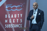 [포토] 피아트500X 소개하는 FCA코리아 '파블로 로쏘' 사장