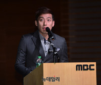 [포토] 드라마'몬스터' 사회맡은 서인 아나운서