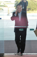 [포토] 새누리당 긴급 최고위 회의 입장하는 서청원 최고위원