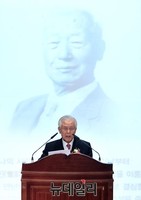 [포토] 감사인사 전하는 이승만 대통령 아들 이인수 박사