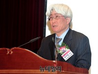 [포토] 이승만 대통령 석상제막식 축사하는 복거일 선생