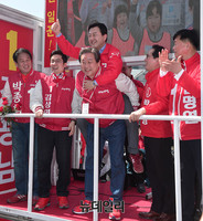 [포토] 새누리당 수원후보 5명 합동유세, 김무성 대표 지원