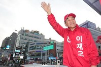 [포토] 지지 호소하는 은평을 무소속 이재오 후보
