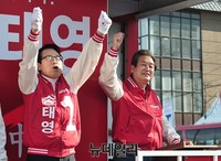 [포토] 청주 송태영 후보 연호하는 새누리당 김무성 대표