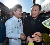 [포토] 유승민 지지 나선 서훈 전 국회의원