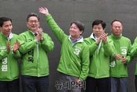 [포토] 부산 서면 찾은 국민의당 안철수 공동대표