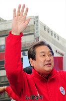 [포토] 새누리당 지지호소하는 김무성 대표