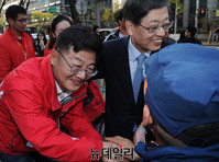 [포토] 홍범식 후보 지지호소하는 김황식 전 총리