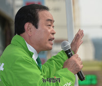 [포토] '박주선-남진' 지원 속에 광주 남구 찾은 장병완