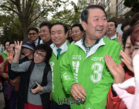 [포토] 가수 남진 지지속, 광주 남구 찾은 국민의당 박주선
