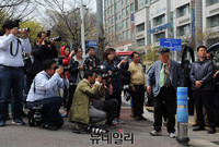 [포토] 김무성 지원유세 귀기울인 유권자