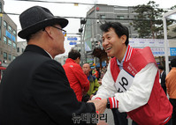 [포토] 거리유세 나선 오세훈 후보