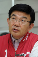 [포토] 마포을 김성동 후보 