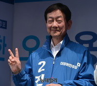 [포토] 김종인 손잡은 진영 