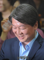 [포토] 활짝 웃는 안철수