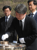 [포토] 국민의당 안철수 현충원 참배