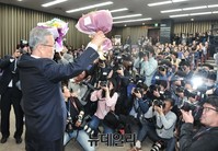 [포토] 축제분위기의 더불어민주당 선대위 해단식