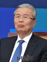 [포토] 더불어민주당 비대위 참석한 김종인 위원장