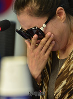 [포토] 아이들 이야기에 참았던 눈물 흘린 탈북여성들