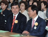 [포토] 가정어린이집연합회 총회 참석한 이종걸-천정배