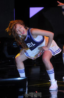 [포토] 에이프릴, 파워풀한 안무 선보이는 예나