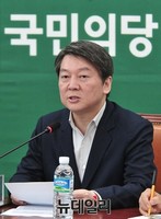 [포토] 최고위원회의에서 발언하는 안철수 공동대표