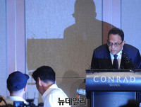 [포토] 고개숙여 사과하는 사프달 옥시 대표