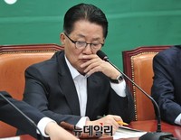 [포토] 생각에 잠긴 더불어민주당 박지원 원내대표