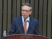 [포토] 초선의원들 앞에서 강연하는 김형오 전 국회의장