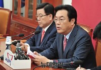 [포토] 청와대 회동 결과 브리핑하는 새누리당 정진석 원내대표