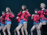 [영상] 눈물을 머금고 선보인 AOA 신곡 '10Seconds'