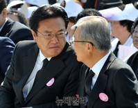 [포토] 대화 나누는 김종인 더민주 대표와 정진석 새누리 원내대표