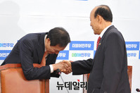 [포토] 6.15 공동선언 실천 남측위원회 면담하는 우상호 원내대표