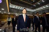 [포토] 퇴임 기자회견장으로 향하는 정의화 국회의장