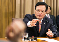 [포토] 질의응답 시간 갖는 정의화 국회의장