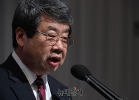 [포토] 20대 국회가 풀어야할 경제정책 발표하는 조동근 교수