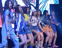 [영상] 뉴잭스윙의 발랄한 CLC신곡 '하나,둘,셋'