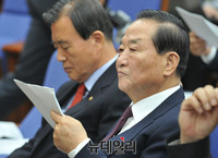 [포토] 의원총회 참석한 새누리당 서청원 의원