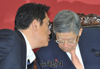 [포토] 대화 나누는 김희옥 비대위원장과 정진석 원내대표