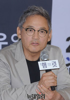 [포토] '햄릿'으로 돌아온 유인촌